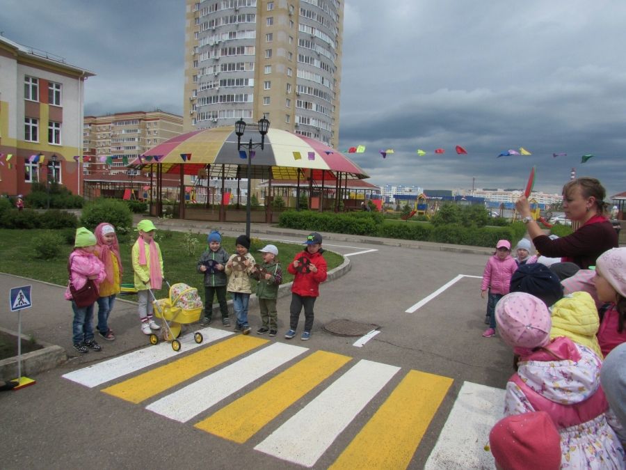 В Альметьевске провели квест-игру для дошкольников по правилам дорожного движения