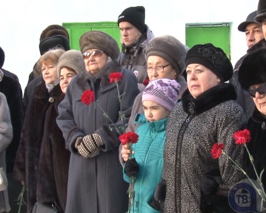В Альметьевской школе открыли мемориальную доску в память об учителе-фронтовике