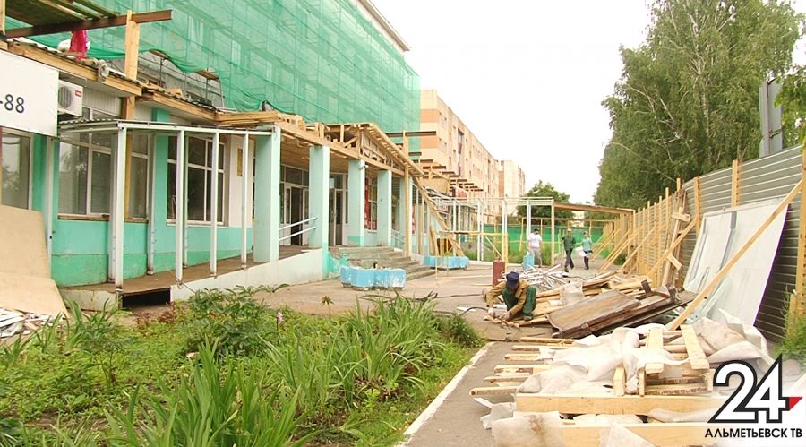 В Альметьевске продолжается капитальный ремонт медучреждений