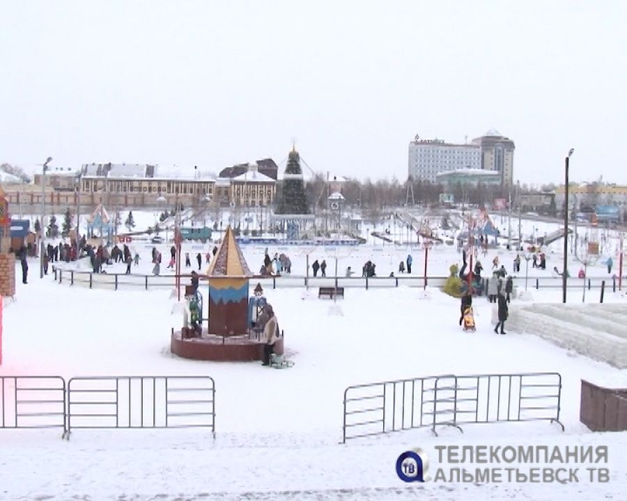 Каток «Любимый Альметьевск» и новогодний городок уже посетили около 120 тысяч человек