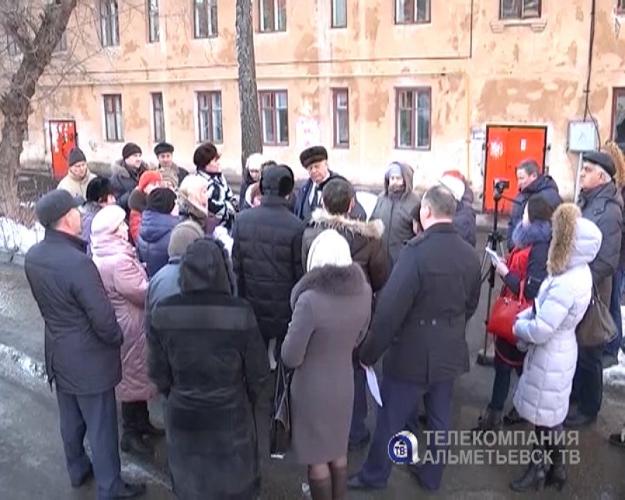 Айрат Хайруллин встретился с жильцами аварийных домов в Альметьевске