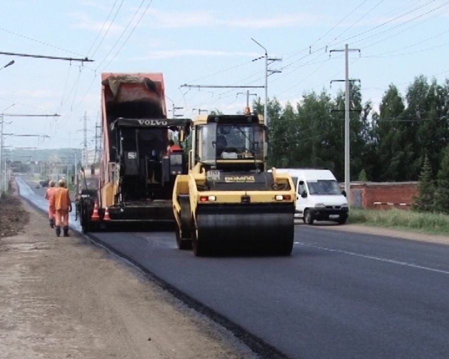 Капитальный ремонт дороги идет на улице Сургутской в Альметьевске