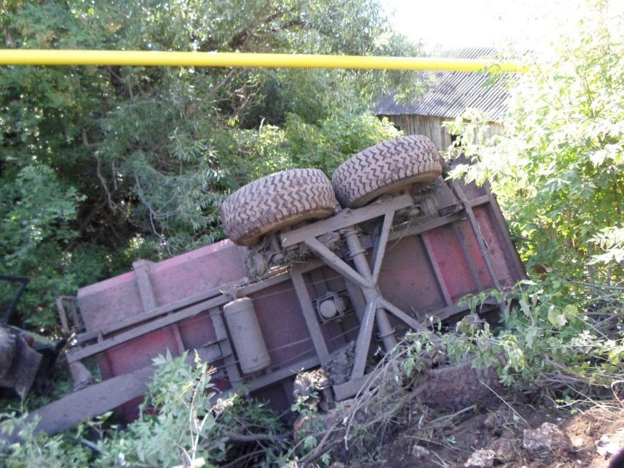 В Татарстане погиб пассажир перевернувшегося трактора, водитель скрылся с места ДТП