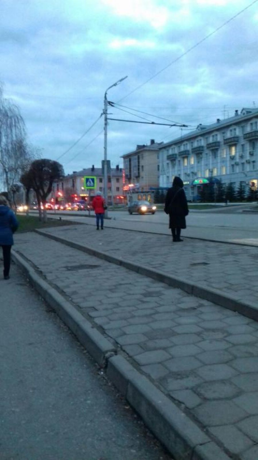 Жители Альметьевска просят установить остановочный павильон на улице Ленина