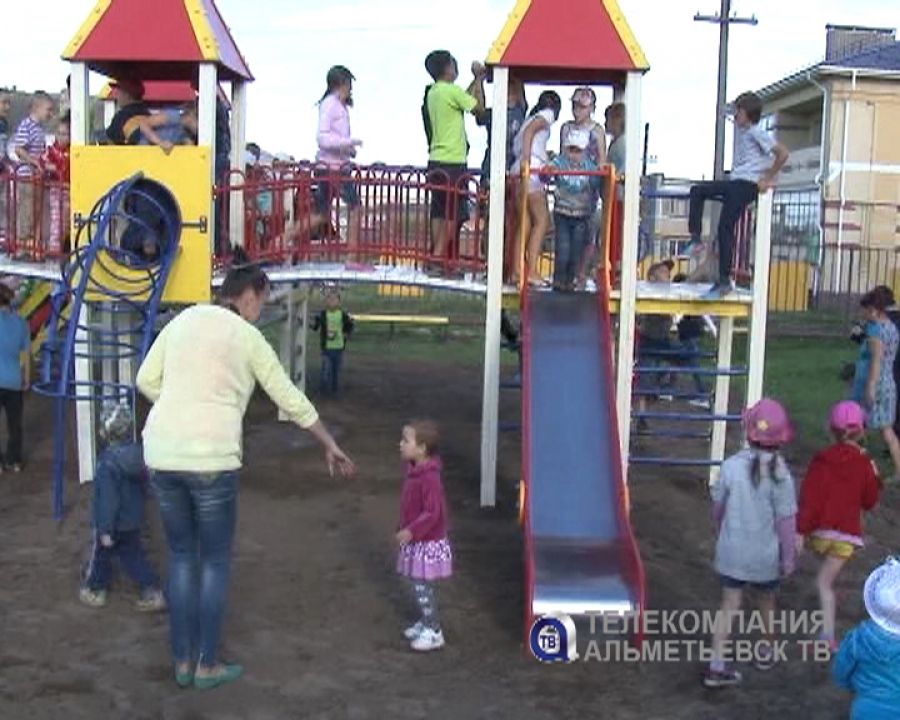 В Альметьевском районе открылась еще одна детская площадка