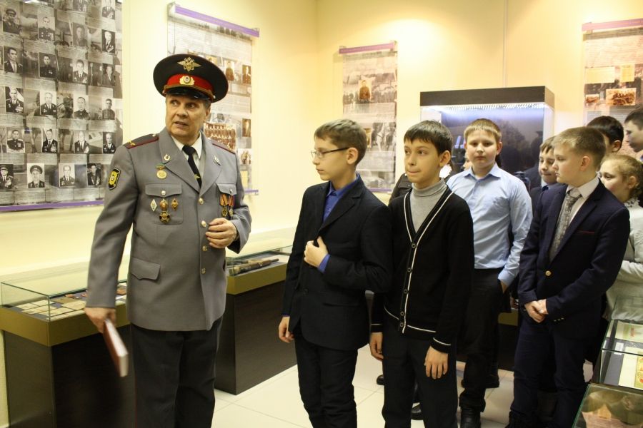 Альметьевские полицейские пригласили школьников в музей истории полиции