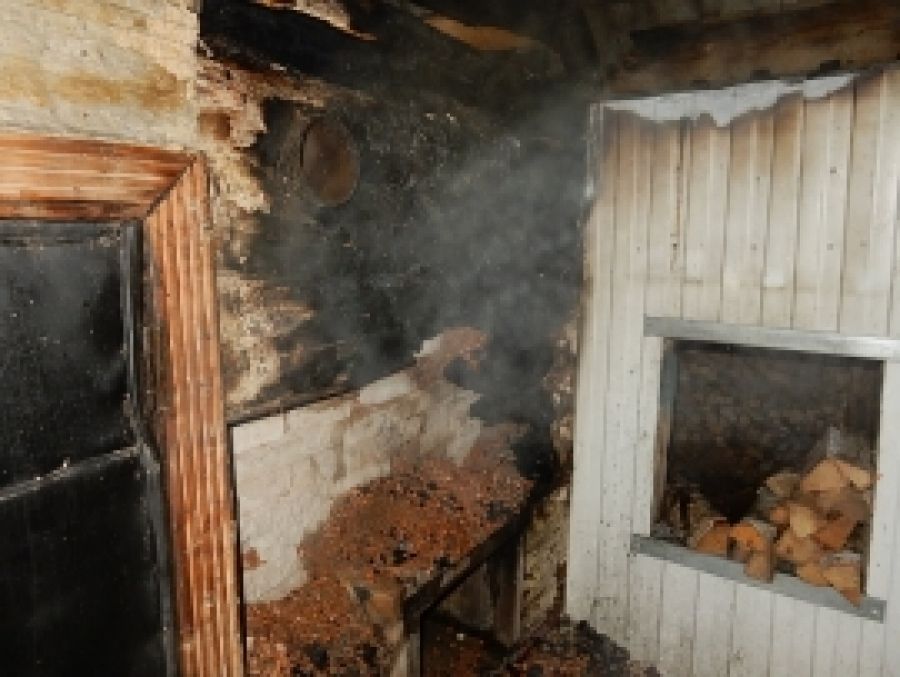 В Альметьевском районе загорелась баня