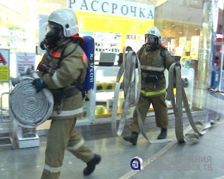 В Альметьевске из торгового центра «Панорама» эвакуировали посетителей и персонал