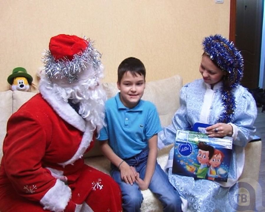 Журналисты газеты «Элмэт таннары» подарили новогоднее чудо маленькому жителю Альметьевска