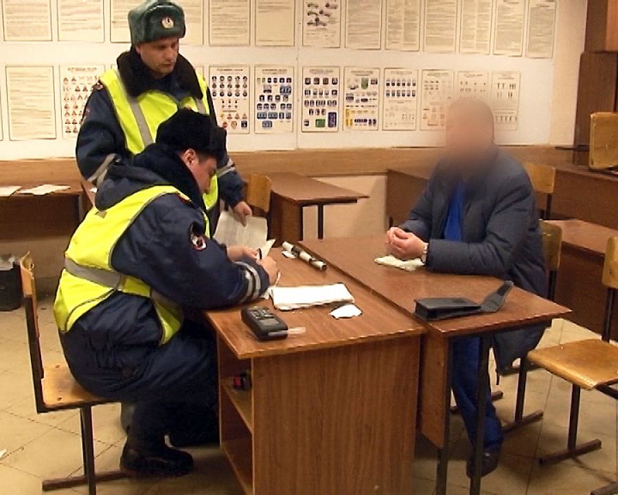 В Альметьевске работники автозаправки сообщили в ГИБДД о пьяном водителе
