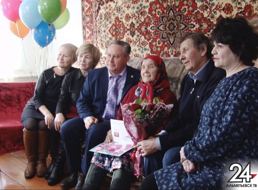 Ветеран альметьевского здравоохранения Анна Назимова отмечает 90-летие 