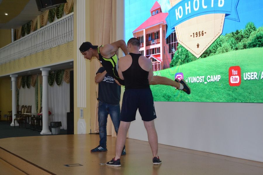 Мастер-класс по воркауту провели для воспитанников лагеря «Юность» в Альметьевске