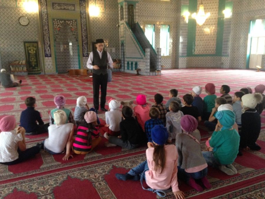 На экскурсию в мечеть отправились третьеклассники школы № 20 Альметьевска