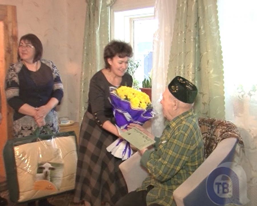 В Альметьевске поздравили с 91-летием ветерана войны Зинната Хаерова