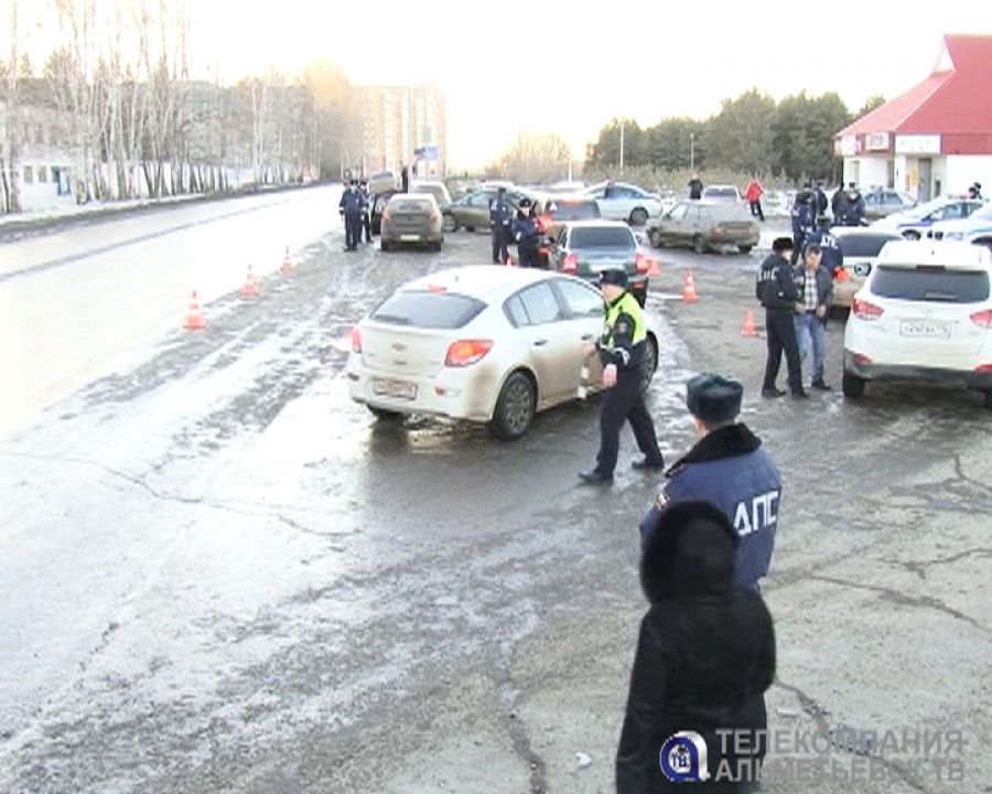 В Альметьевске судебные приставы за неделю арестовали пять машин
