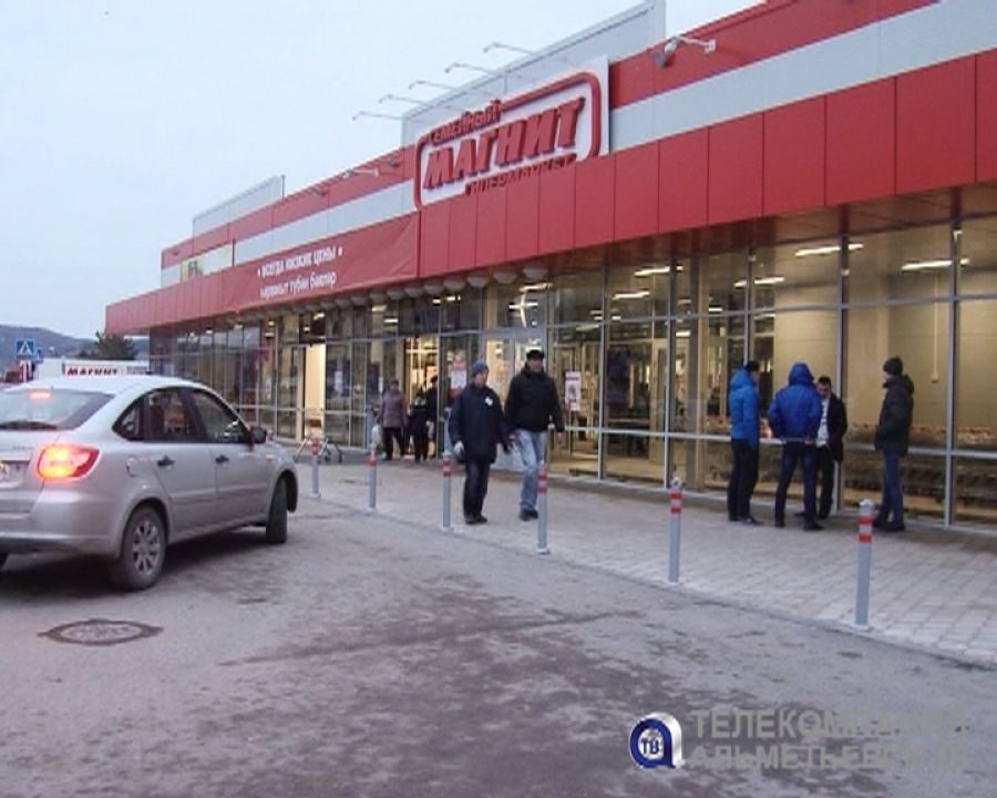 В Альметьевске были эвакуированы посетители и сотрудники торгового центра