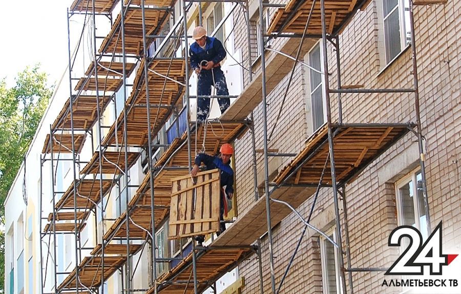 В Альметьевске продолжается капитальный ремонт жилых домов