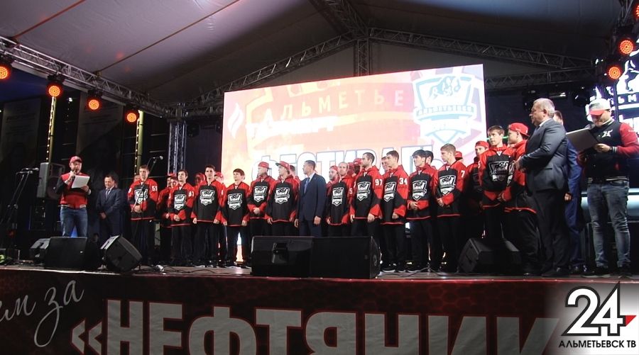 Фанатам альметьевского «Нефтяника» представили новый состав команды
