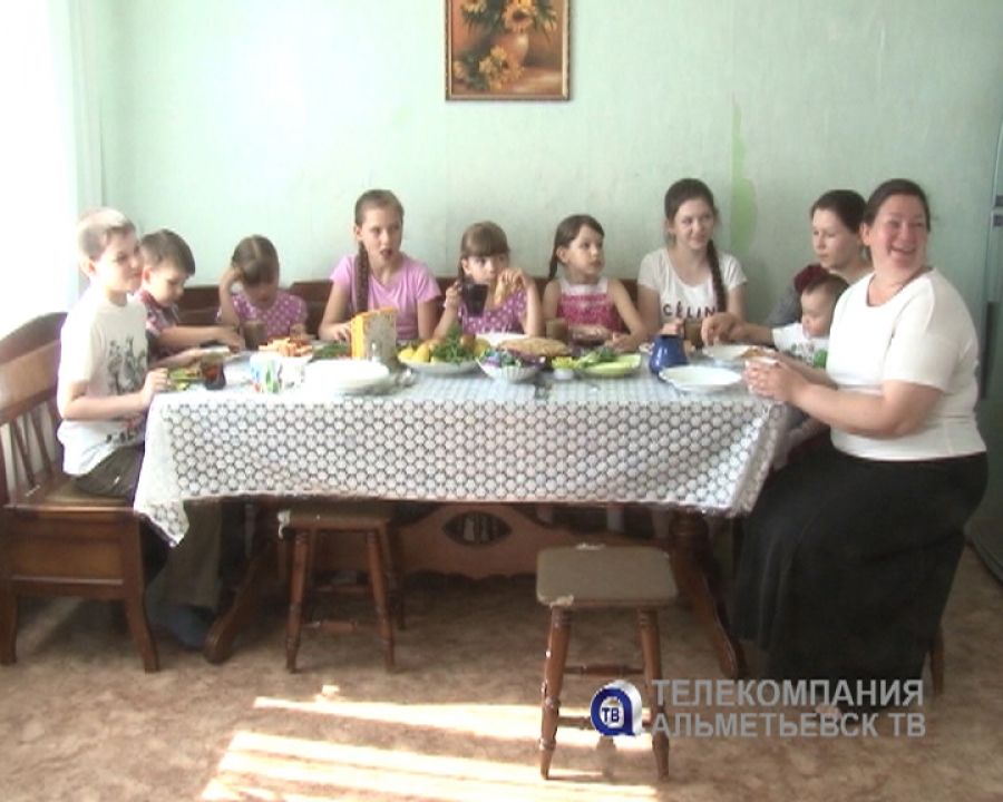 В многодетных семьях Альметьевска побывал уполномоченный при Президенте Татарстана