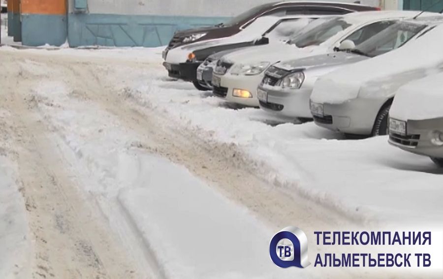 Жители Альметьевска возмущены снежной кашей во дворах