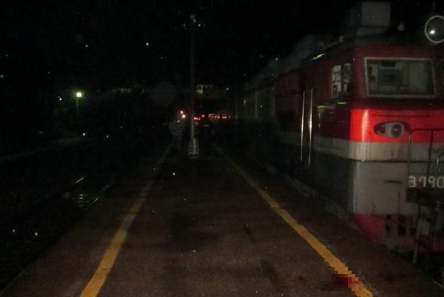 Появились фотографии с места происшествия в Татарстане, где мужчину сбил товарный поезд.