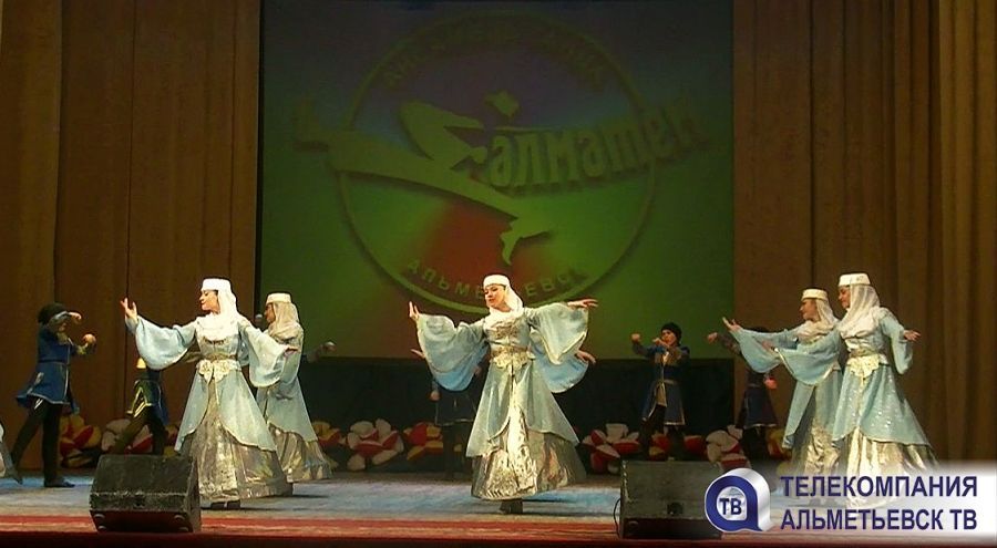 Отчетный концерт народного ансамбля танца «Әлмәтем» прошел в Альметьевске
