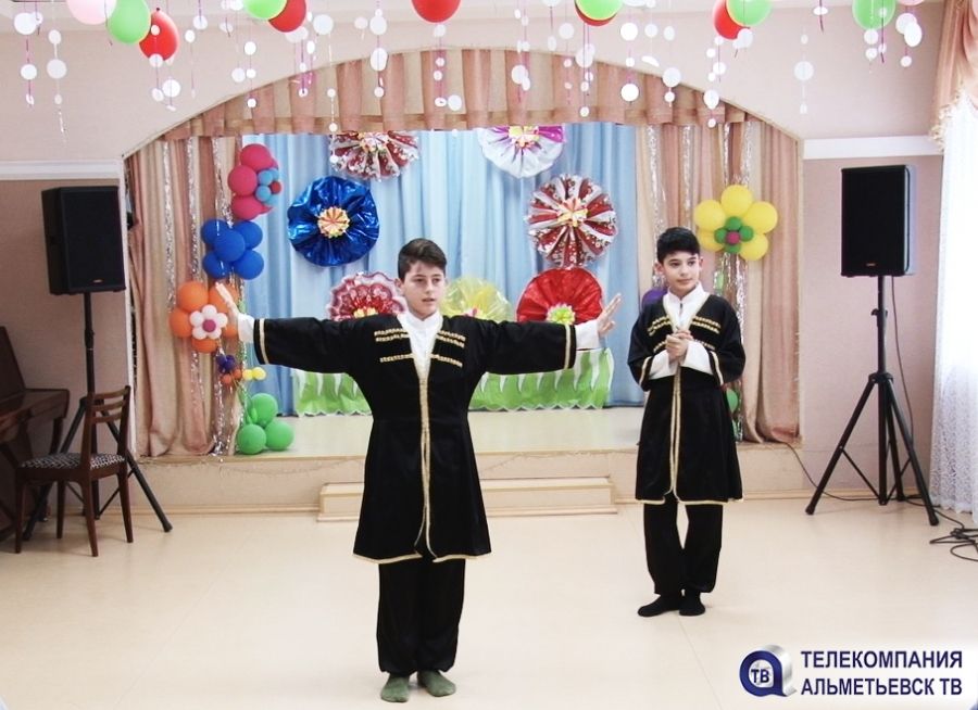 Молодежь азербайджанской диаспоры сделала подарок альметьевскому детскому дому