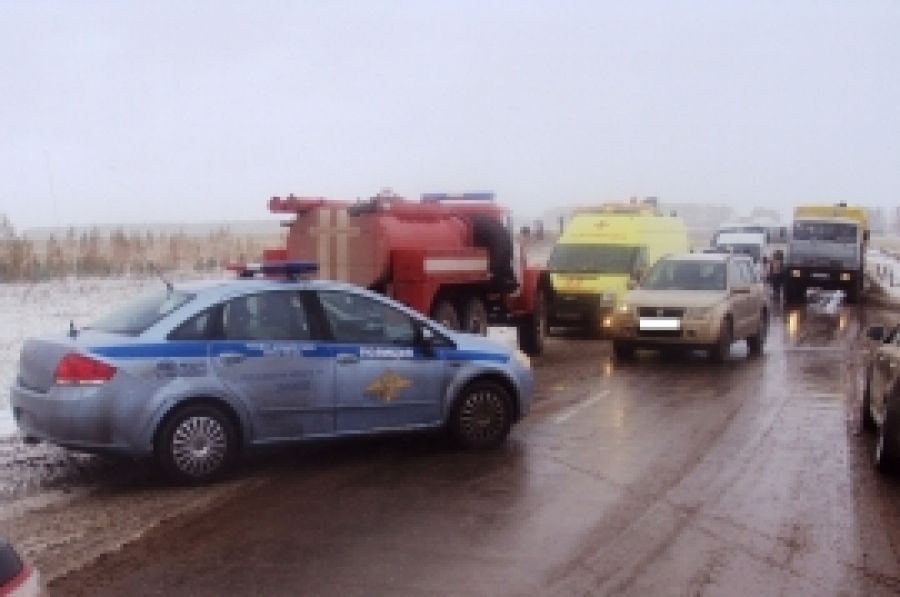 В Альметьевском районе столкнулись пассажирский автобус и грузовик с тралом