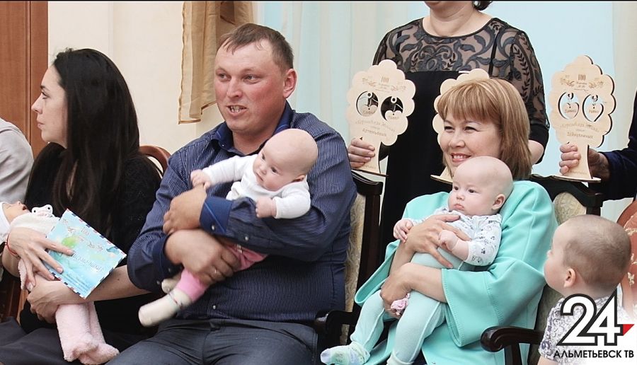 Восемь «королевских» близнецов родились в Альметьевске 