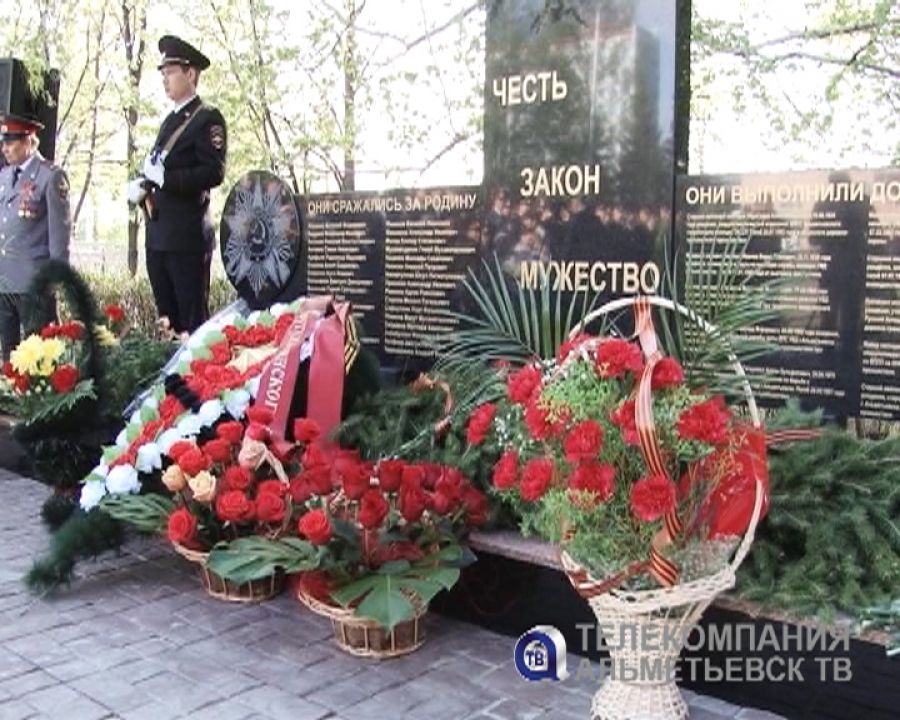 В Альметьевске открыли стелу участникам войны и погибшим сотрудникам органов внутренних дел