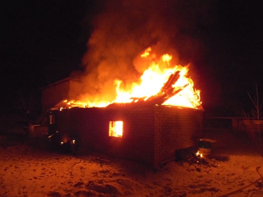 Фото: ночью в Альметьевском районе горела баня