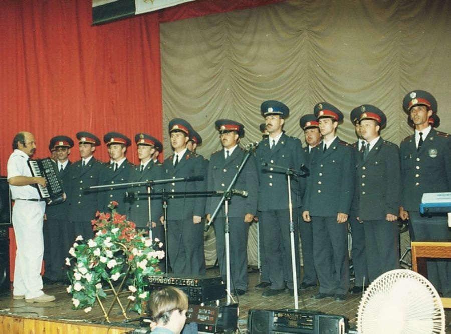 Альметьевские полицейские рассказывают, как в 90-е выступали в популярной передаче «Играй, гармонь»
