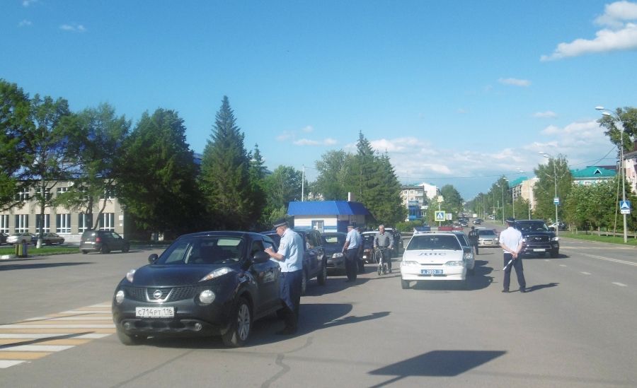 За час сотрудники ГИБДД проверили свыше 120 водителей в Альметьевске
