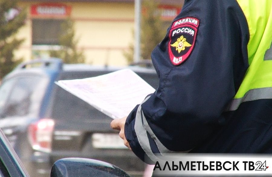 В Татарстане пьяный мотоциклист ногой сломал кисть полицейскому 