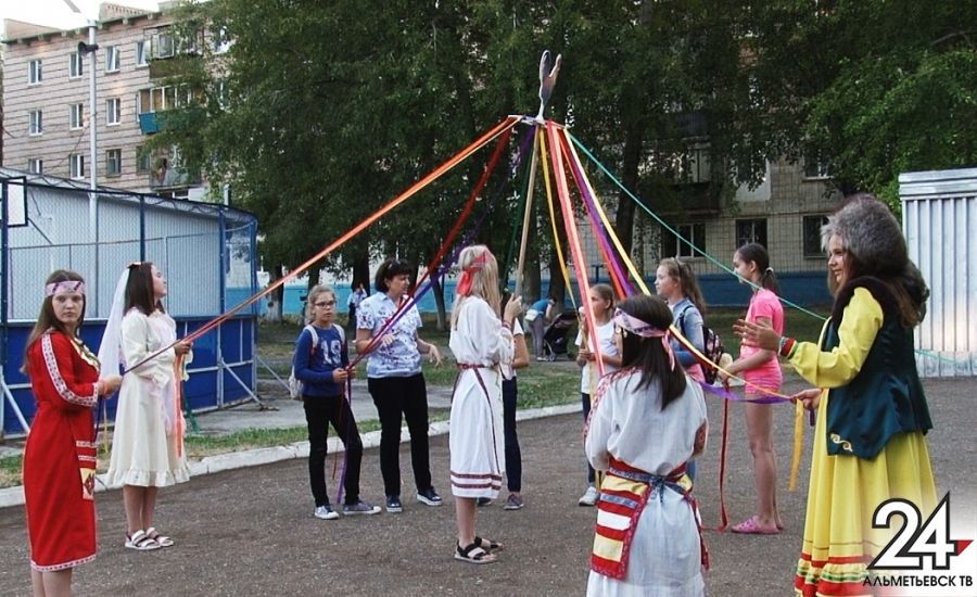 На праздник с соседями: в Альметьевске отмечают праздники двора