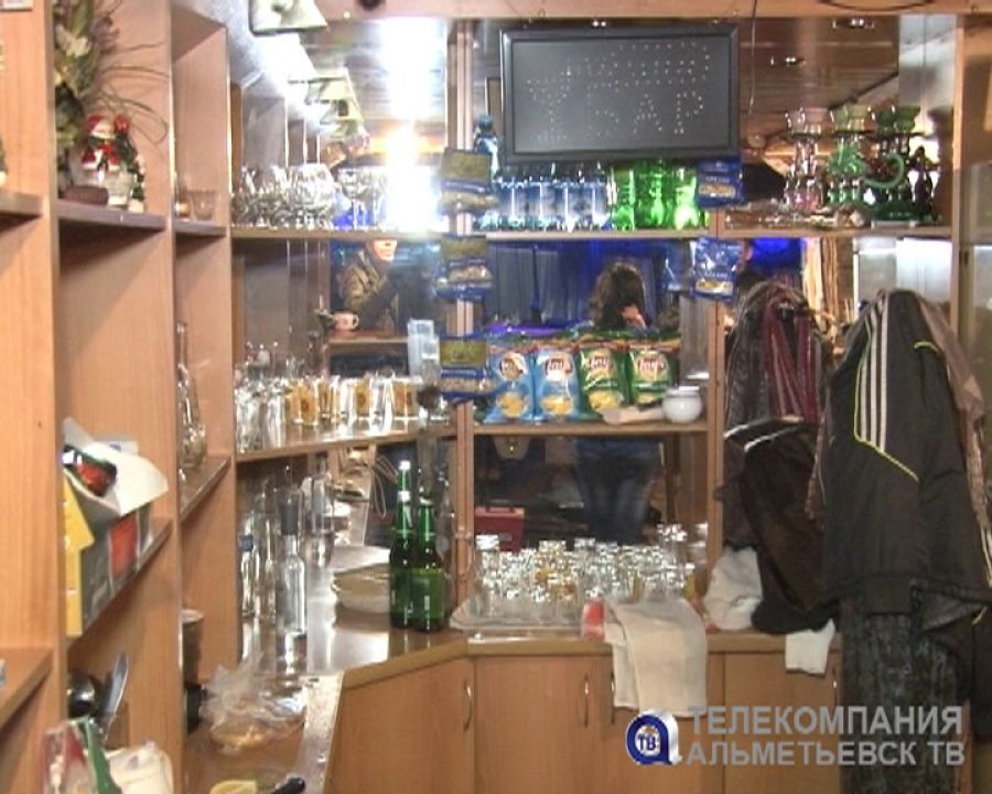Жители Альметьевского района предстанут перед судом за продажу нелегального алкоголя