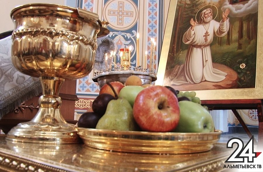 Православные альметьевцы отметили яблочный спас
