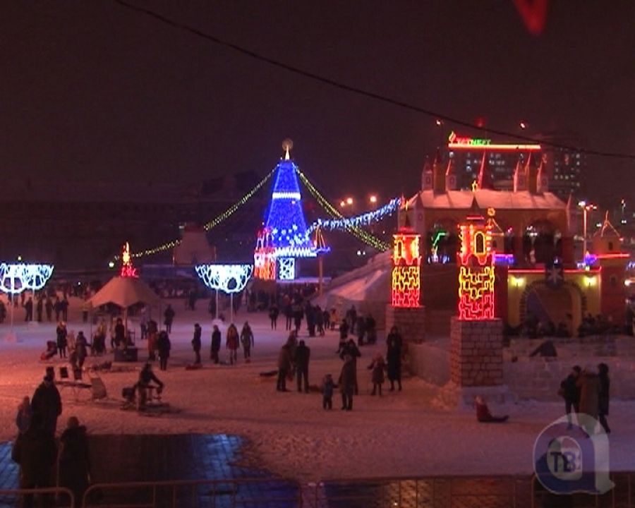 В Альметьевске открыли главный новогодний городок