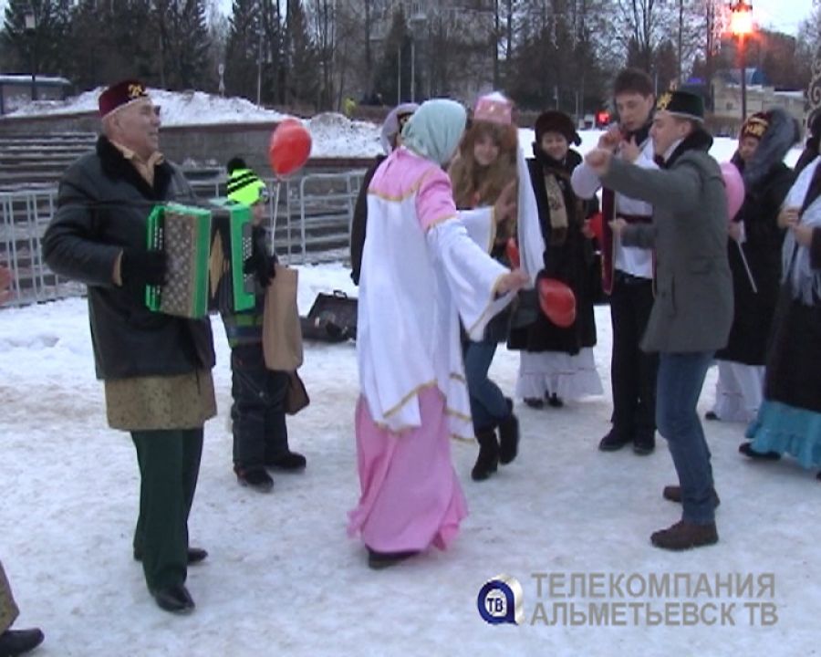 Альметьевцы отметили День святого Валентина на площади Нефтяников