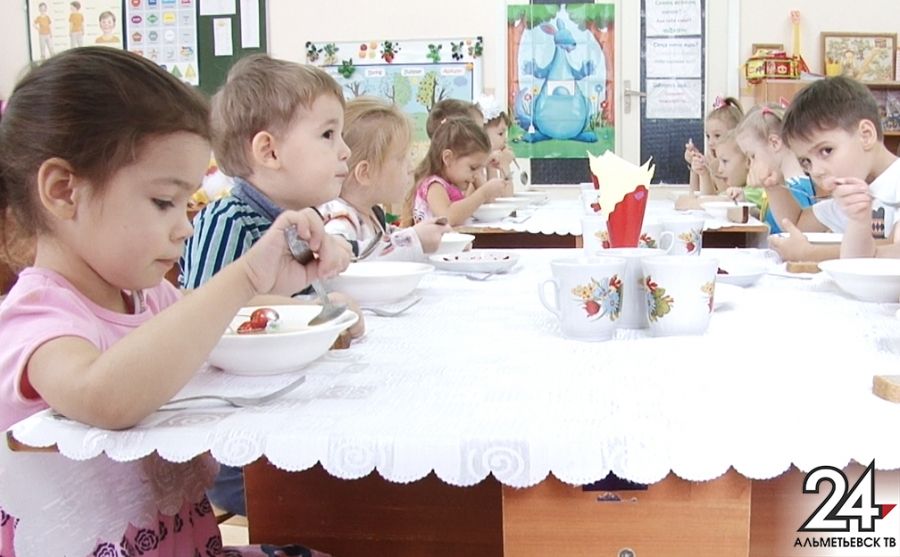 Какие продукты завозят в детские сады Альметьевска и что готовят детям