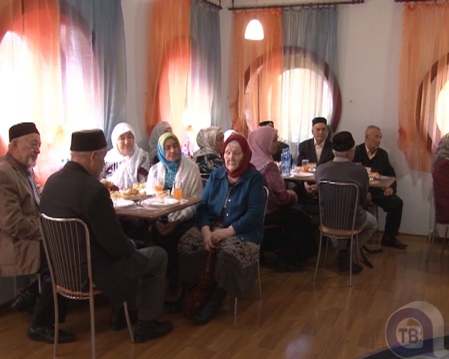 В праздник Курбан-байрам в Альметьевске собрали пожилых жителей