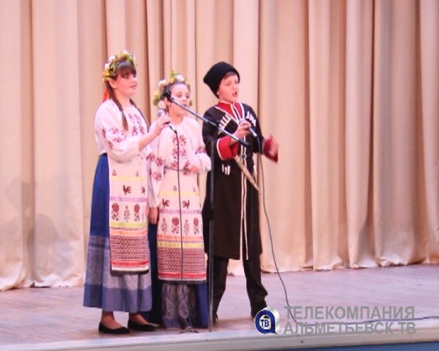 Семьи сотрудников ГИБДД показали свои творческие способности в Альметьевске