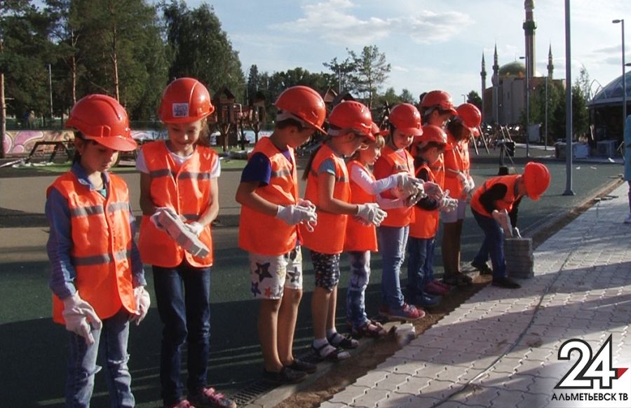 В Альметьевске дети помогли строителям