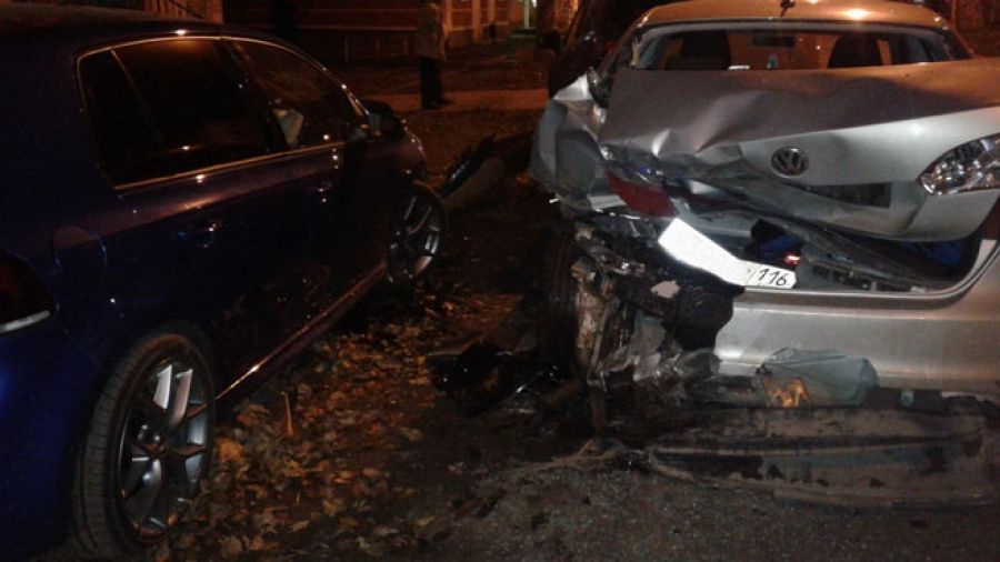 Фото: В Альметьевске четыре человека пострадали при столкновении четырех машин