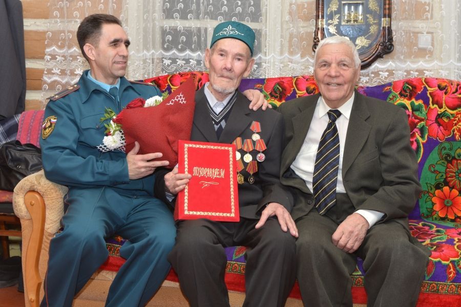 Аксакал противопожарной службы Хатип Шарафетдинов отметил 90-летие