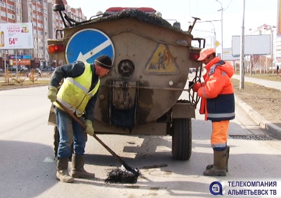 Дорогу на Монтажной, Базовой и Объездной в Альметьевске ремонтируют 