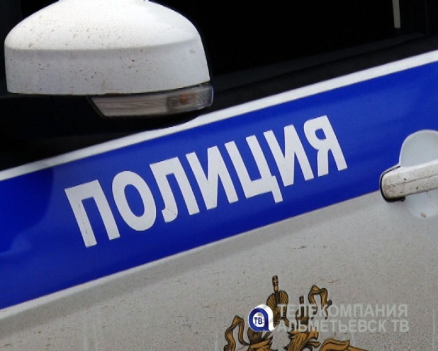 Автоинспекторы в Татарстане помогли водительнице перевернувшегося автомобиля