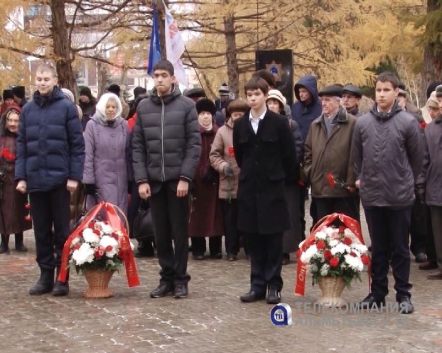 В День памяти жертв политических репрессий в Альметьевске прошел митинг