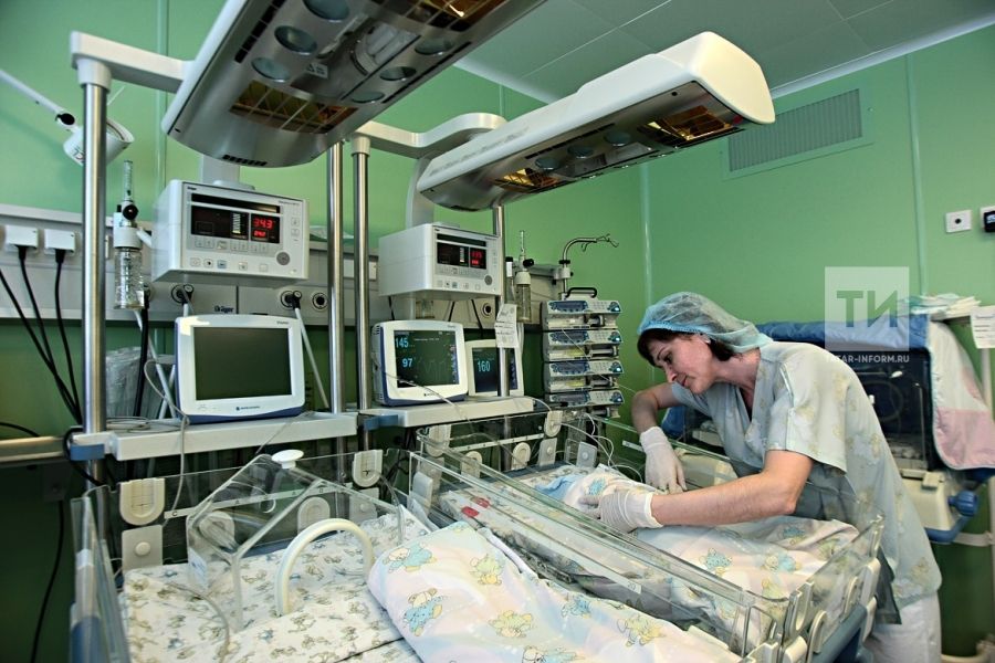 Сотни недоношенных малышей спасли медики отделения реанимации ДРКБ в этом году