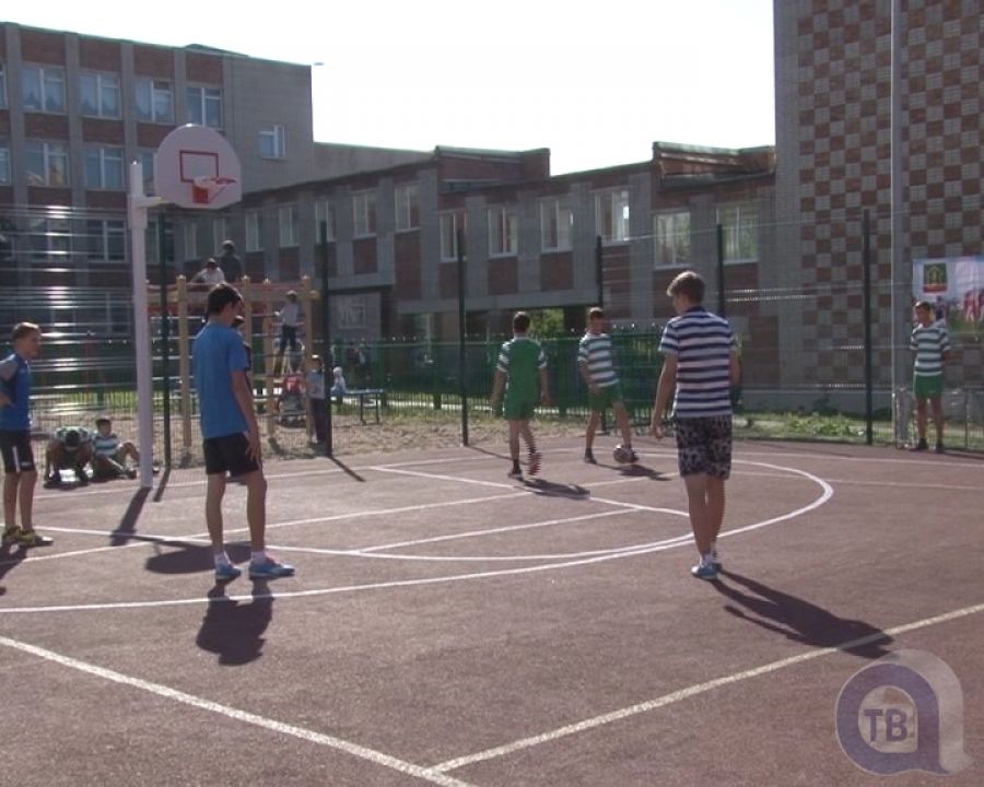 В Альметьевске открылась универсальная спортивная площадка